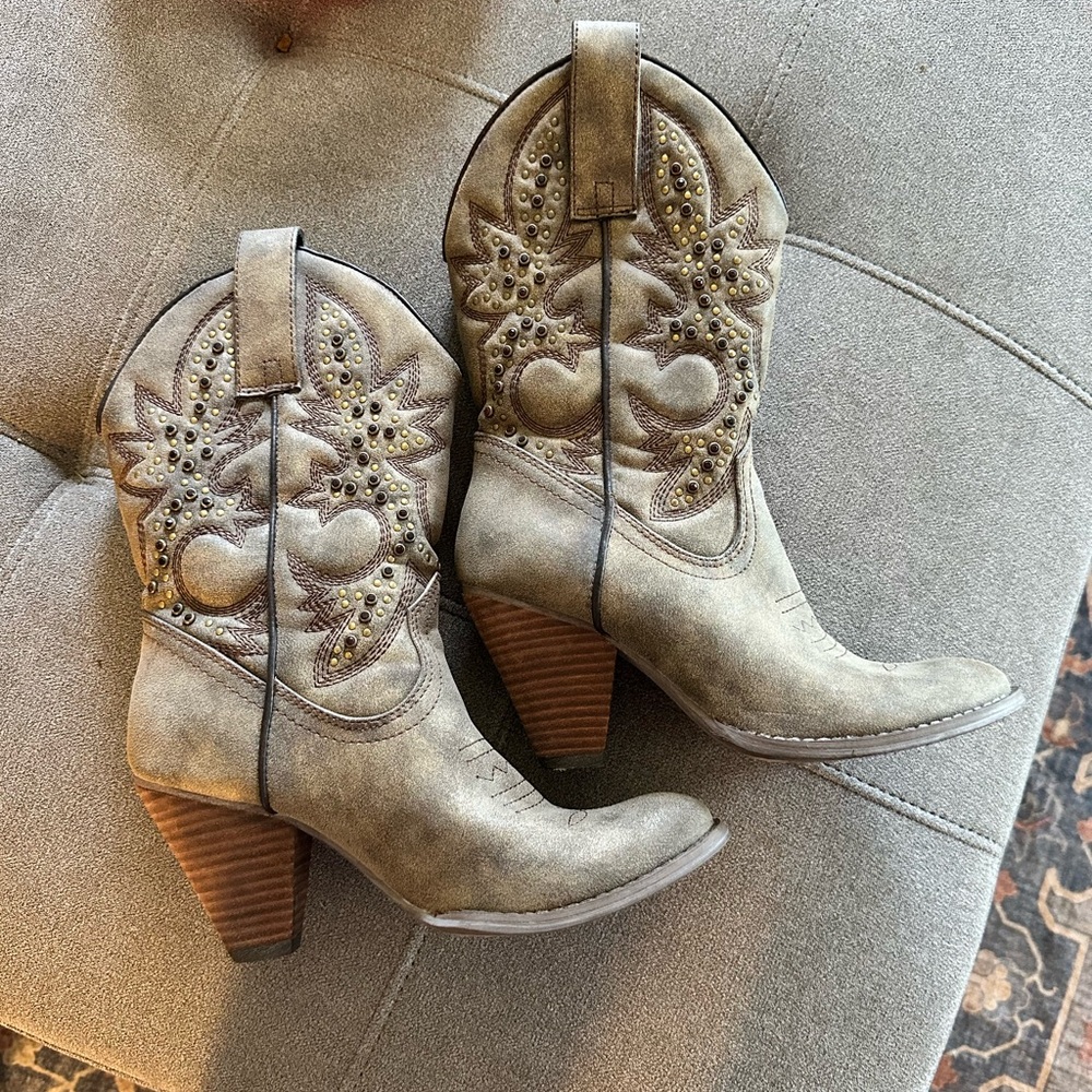 Very Volatile cowboy style boots